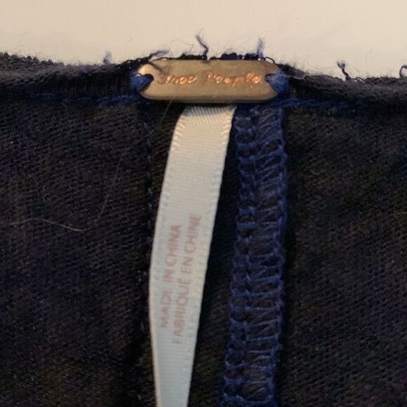 FREE People extra small black V-neck short sleeve top pleated front at bodice - Picture 12 of 14